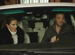 Demet Akalın... EŞİNE SOPALI İKİ KİŞİ SALDIRDI!