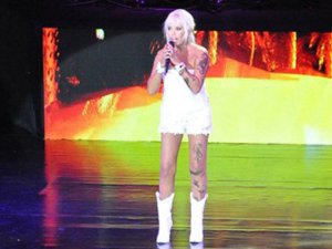 Ajda Pekkan... RÖTARLI KONSER!