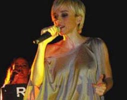 Gülşen... "YAPTIĞIM ÇOCUKLUKMUŞ, ARTIK BÜYÜDÜM!