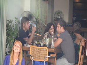 Teoman... BABA OLDU AMA USLANMADI!