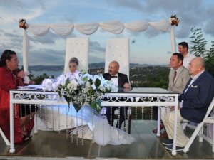 Aysun Akyüz-Ali Mehdiabbas... YAPIMCI-YÖNETMEN NİKAH MASASINDA!