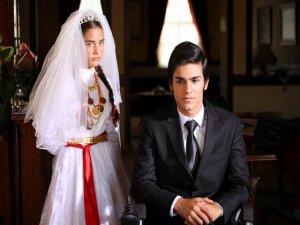 `Küçük Gelin`... ÇOCUK ANNELERİN DRAMI, EKRANLARA TAŞINIYOR !..