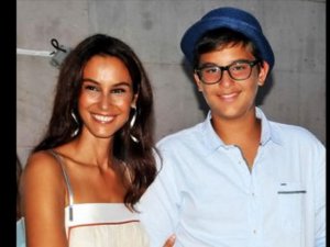 Arzum Onan... `İKİ YÜREK İKİ DOKUNUŞ` SERGİSİ İLE SANAT SEVERLERLE BULUŞUYOR !..