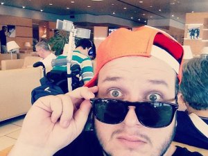 Şahan Gökbakar... THY`Yİ KENDİ YÖNTEMLERİYLE ELEŞTİRDİ!