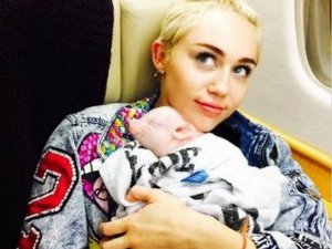 Miley Cyrus... ÇILGIN ŞARKICININ EVCİL HAYVAN SEVGİSİ DE BİR BAŞKA !..