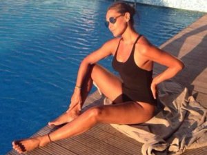 Hülya Avşar... HAYATININ HİÇBİR DÖNEMİNDE BU KADAR AÇIK SEÇİK FOTOĞRAF VERMEMİŞTİ!