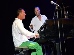 Fatih Erkoç-Kerem Görsev... BODRUM KALESİ`NDE CAZ RÜZGARLARI ESTİRDİLER !..