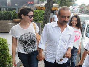 Yılmaz Erdoğan-Belçim Bilgin...  "AYRILMIYORUZ" POZU !..