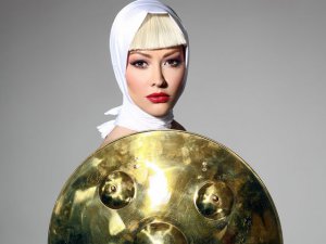 Aylin Coşkun... MÜZİK SAVAŞCISI !