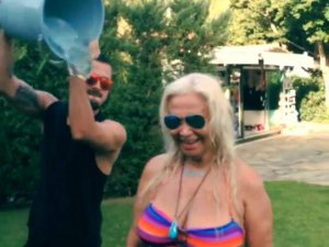 Sevim Emre... ALS İÇİN BİR KOVA BUZ!