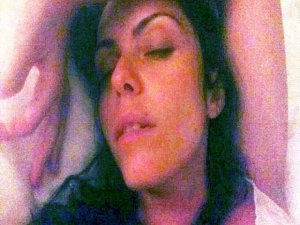 Aykırı ressam Karolin Fişekçi... NEDEN İNTİHARA TEŞEBBÜS ETTİ ?..