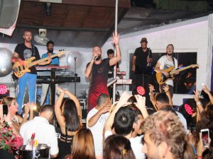 Berkay... MARMARİS`TE ADETA İZDİHAM YARATTI !..