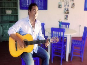 Ege... KLİBİNDE GÜZELLER OYNADI AMA ONLARLA HİÇ BİRARAYA GELMEDİ!..