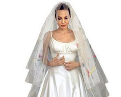 Angelina Jolie... İŞTE SIR GİBİ SAKLANAN ŞIK VE SADE GELİNLİK!