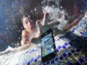 CEP TELEFONLARIMIZIN SUYLA TEMASI DURUMUNDA NASIL BİR YOL İZLEMELİYİZ ?..