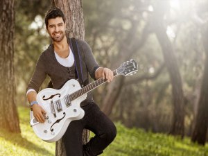 Ravi... ŞAHAN GÖKBAKAR`DAN `ŞEKER` ŞARKISINA SÜRPRİZ DESTEK !...