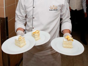 ÖYLE BİR YİYECEK  İKRAMI YAPILDI Kİ, KÜŞ SÜTÜNÜN PAPUCU DAMA ATILDI!