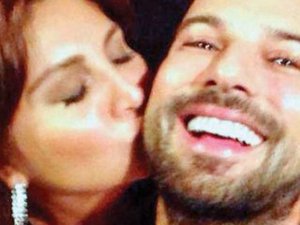 Sibel Can... TARKAN`I ÖPMEYE DOYAMADI !..