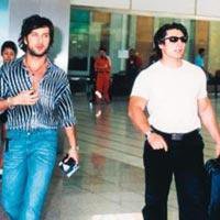 Tarkan... KORUMASI  KENDİNİ KORUYAMADI, DAYAK YEDİ!..