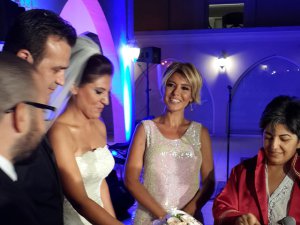 Gülben Ergen... SAĞ KOLUNU EVLENDİRDİ!