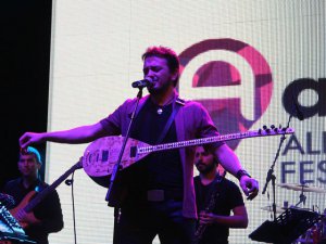 Orhan Ölmez... BAŞKENT`TE SEVGİ SELİ!