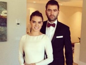 Ceyda Ateş... "TEK GECELİK KAÇAMAK İÇİN AŞKIMI ÇÖPE ATAMAM" !..