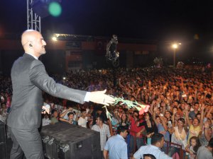 Soner Sarıkabadayı... `ALTIN KOZA`DA SEVGİ SELİ!