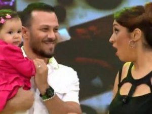 Zuhal Topal... STÜDYODA KIZINI GÖRÜNCE GÖZ YAŞLARINI TUTAMADI !..