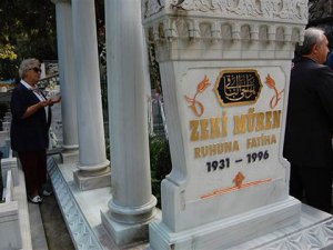 Zeki Müren... ÖLÜMÜNÜN 18. YILINDA ANILDI!