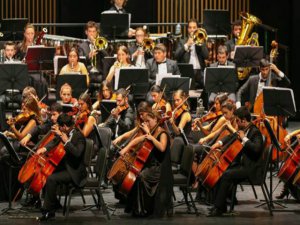 Türkiye Gençlik Filarmoni Orkestrası... GENÇLİK AYAKTA ALKIŞLANDI !