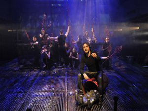 `Hamlet Makinesi`... BU SEZONDA DA ÜSKÜDAR TEKEL SAHNESİ`NDE !..