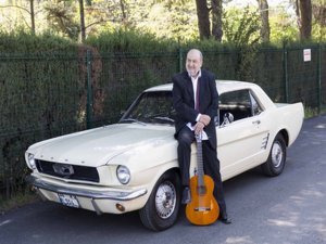 Bora Ayanoğlu`... HİT OLMUŞ ESERLERİNİ, KENDİ YORUMUYLA BİR ALBÜMDE TOPLADI !..