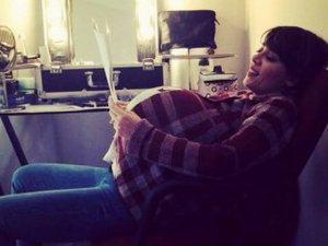 Emre Karayel... `İNSTAGRAM` HESABINDA, DEMET EVGAR`IN GÜLDÜREN HAMİLE POZU !..