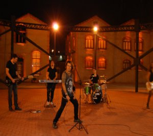 Asrın... SABAHÇI KAHVESİ`NE FABRİKA`DA KLİP !