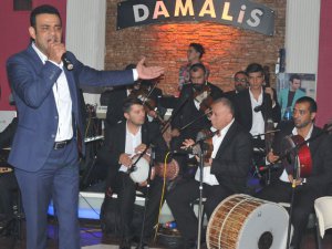 Kenan Aslan... `DİLLERE DESTAN` YORUMUYLA BEĞENİ TOPLADI!