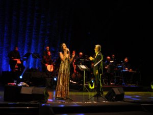 Şevval Sam...TOPRAK KOKUSU 2 KONSERİ İLE SEYİRCİLERİ BÜYÜLEDİ