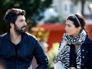 `Kara Para Aşk`... ÖMER`İN ELİ KOLU BAĞLI