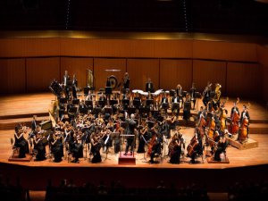 `Türkiye Gençlik Filarmoni Orkestrası`... GENÇLER, BU KEZ ROMA`YI BÜYÜLEDİ !..