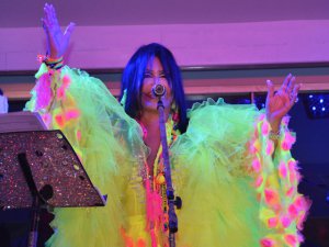 Bülent Ersoy... NOSSA COSTA`DA SEZONU AÇTI!...