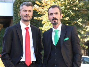 Arpak Kardeşler... TAKIM ELBİSELİ ROCK GRUBU!