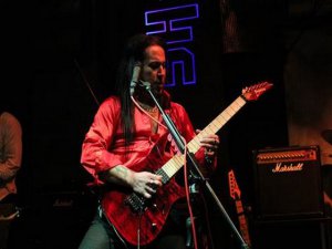 Can Güney... `CAN GÜNEY BAND` ROCK GRUBU İLE SAHNELERE GERİ DÖNÜYOR !..