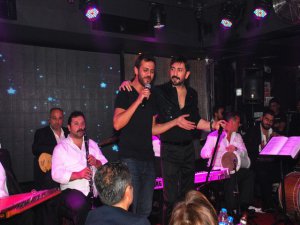 Ferman Toprak... KARLOS İLE DÜETİ BÜYÜK ALKIŞ TOPLADI !..