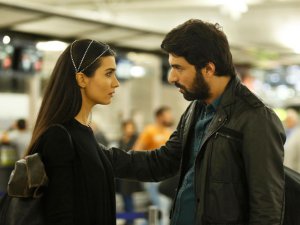 `Kara Para Aşk`... ROMA`DA ZOR SAATLER!