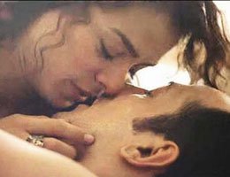 Sarp Apak... `ÖPÜŞMEYİ DOZUNDA BIRAKTIK!`