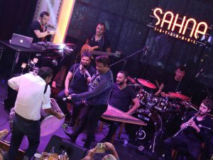 Fatih Ürek... ATİLLA SARAL`LA DAVUL ŞOV!