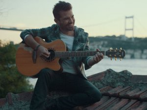 Kenan Doğulu... YAZA SICAK VEDA!