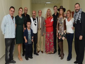 `Bana Bir Star Lazım`... TİYATRO SAHNESİNDE Kİ SÜRPRİZ KONUK ŞAŞIRTTI !..