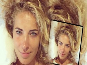 Burcu Esmersoy... DOĞAL GÜZELLİĞİNİ YATAK BAK-ÇEK`İ İLE GÖSTERDİ !..