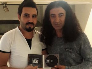 Akın Bazin... ALBÜM MUTLULUĞUNU MURAT KEKİLLİ İLE PAYLAŞTI!