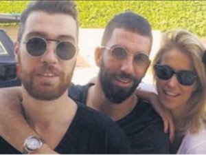 Burcu Esmersoy... SEKSİ SUNUCU, SEVGİLİSİNİ NEDEN KIZDIRDI ?..